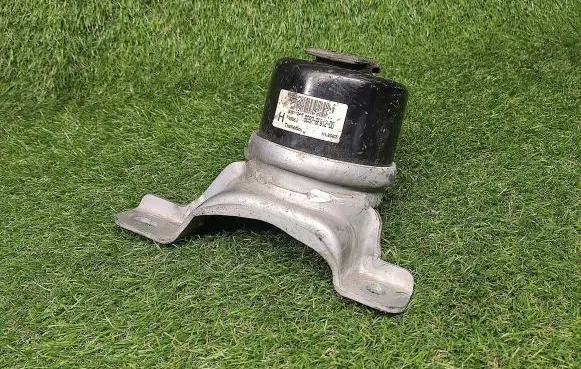 Engine mount bracket