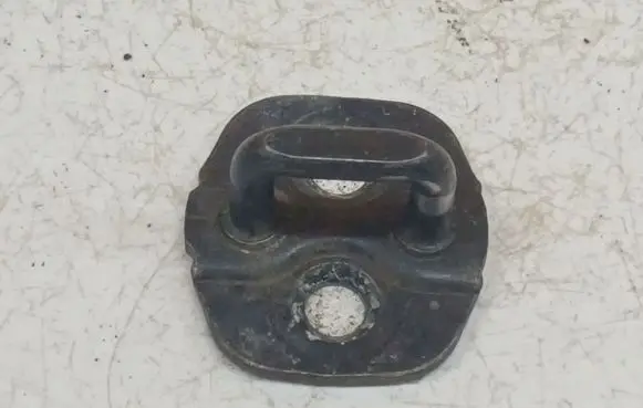 Nissan Note (E11) Front door lock loop/hook striker