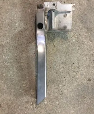 Radiator mount bracket