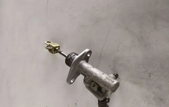 Mitsubishi Space Star Clutch master cylinder