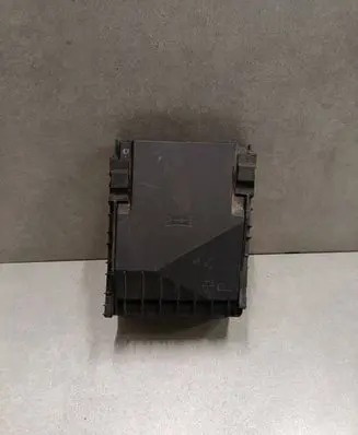 Volkswagen PASSAT B7 Fuse box cover 1K0937132F 1K0937132G