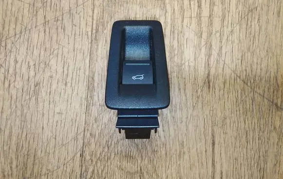Volkswagen Touareg II Tailgate opening switch 7P6959831C 1K0959527C 7P6959551C