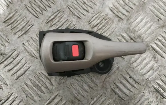Toyota Urban Cruiser (XP110) Rear door interior handle
