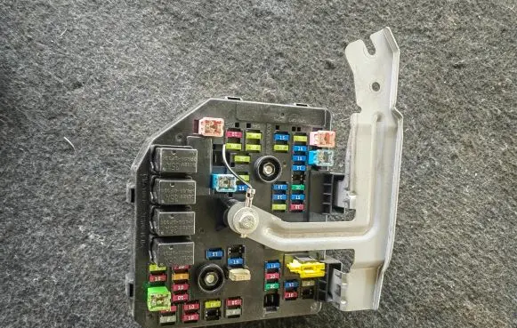 Opel Antara Fuse module 95142072
