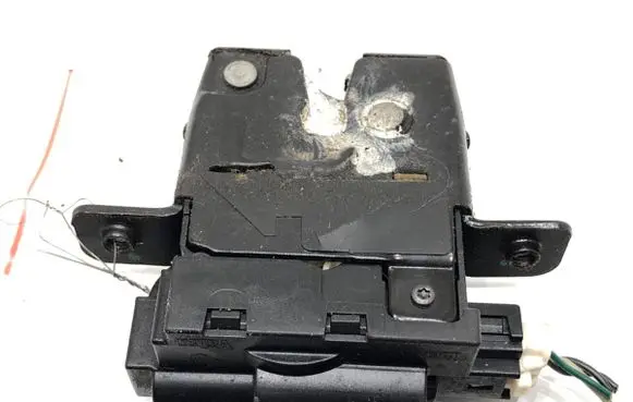 Nissan Qashqai Tailgate exterior lock 90502EY10D