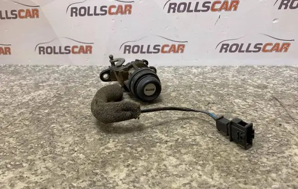 Volkswagen PASSAT B4 Loading door lock 