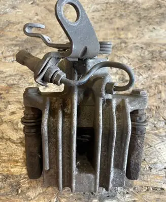 Volkswagen Golf VI Rear brake caliper 8947278