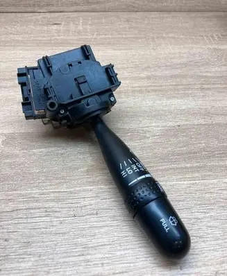 Toyota Yaris Wiper control stalk 173647