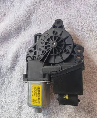 KIA Ceed Front door window regulator motor 82460A2010