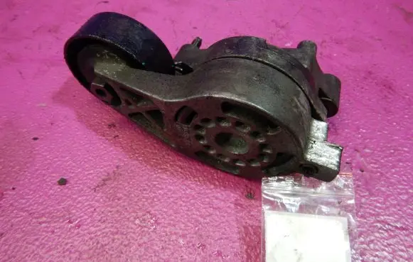 Volkswagen PASSAT B6 Timing belt tensioner 03C903315