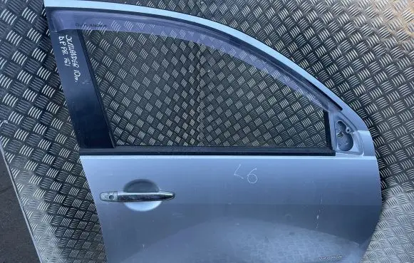 Mitsubishi Outlander Front door