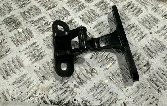 Chevrolet Corvette C8 Tailgate/trunk/boot hinge 2C037 23429021
