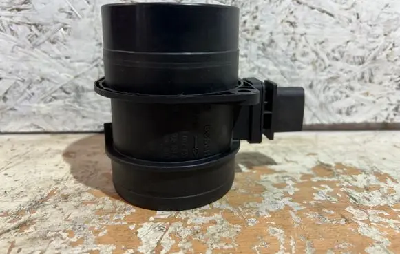 Skoda Octavia Mk2 (1Z) Mass air flow meter 03G906461C