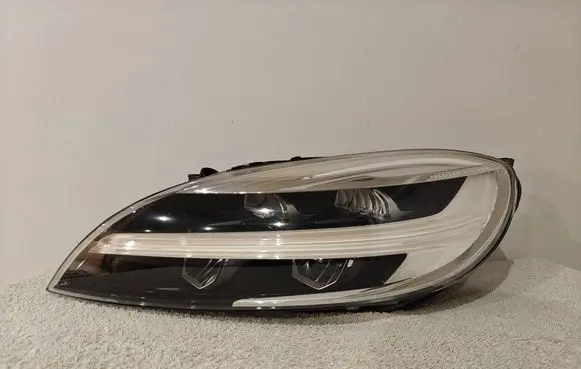 Volvo V40 Headlight/headlamp 31677018 107200176023 1505171518