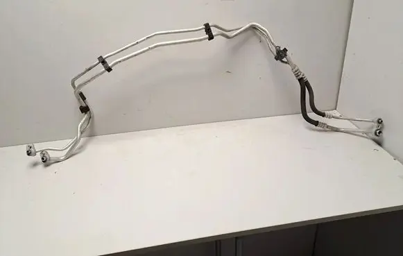 BMW X7 G07 Air conditioning (A/C) pipe/hose 6821425