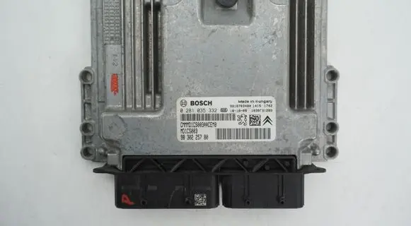 Peugeot 208 Engine control unit/module 9830225780 0281035332
