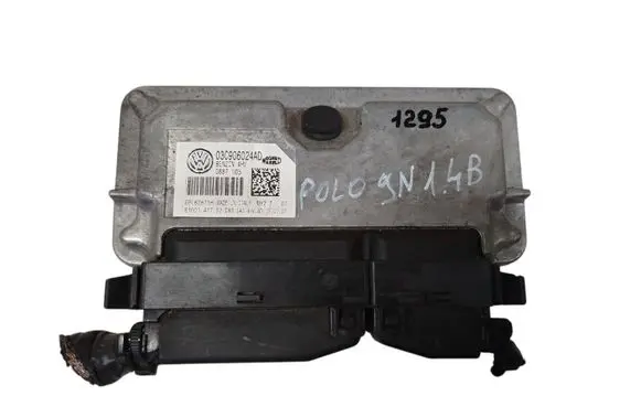 Volkswagen Polo Engine control unit/module 03C906024AD