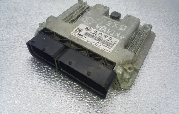 Skoda Octavia Mk2 (1Z) Engine control unit/module ECU 03G906021TB 0281014711