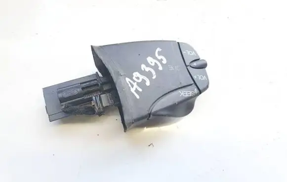 Steering wheel buttons/switches