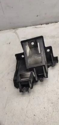 Volkswagen Jetta VI Bumper support mounting bracket corner 5c6807393A