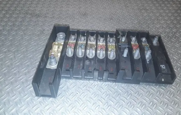 Volkswagen Transporter - Caravelle T5 Fuse module 7H6970187FK