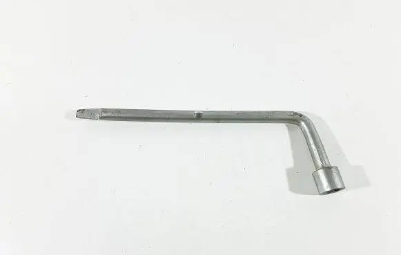 Suzuki XL7 I Wheel nut wrench 