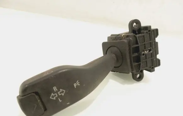 BMW 5 E39 Indicator stalk 8363668 01104010