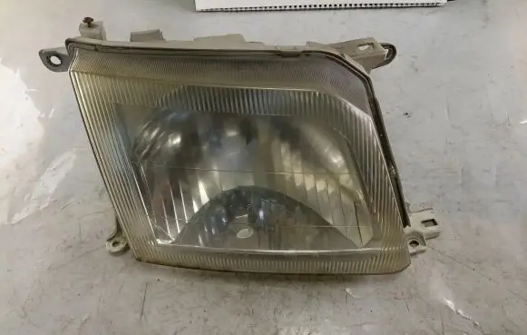 Toyota Land Cruiser (HDJ90) Headlight/headlamp 11077015 8822680008