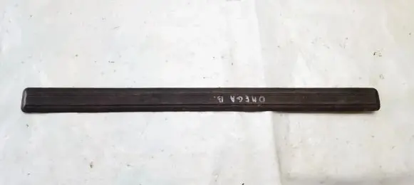 Opel Omega B1 Front sill trim cover 90431693VL