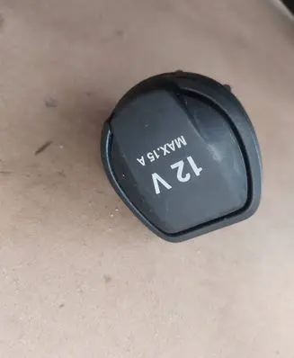 Mercedes-Benz C W204 12 V Socket (rear) 08205051