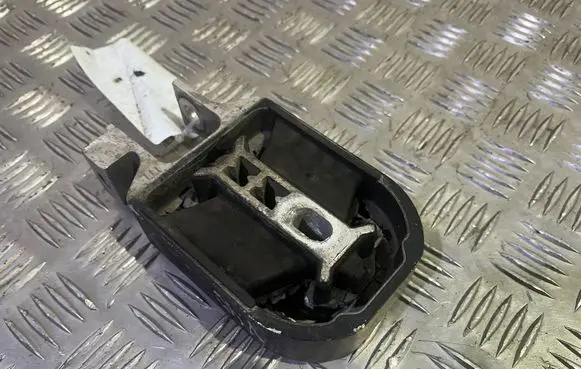Volvo V40 Engine mount bracket 31359652