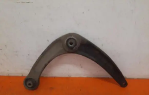 Peugeot 308 Front control arm 823214