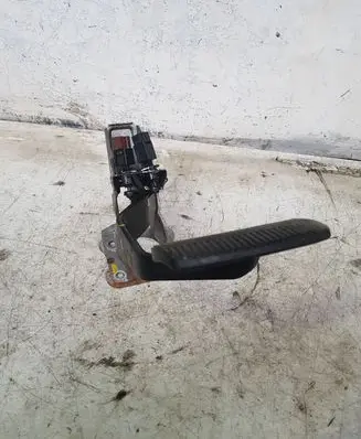 Infiniti Q45 III Brake pedal