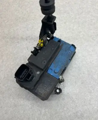 Volvo V70 Front door lock 30699748