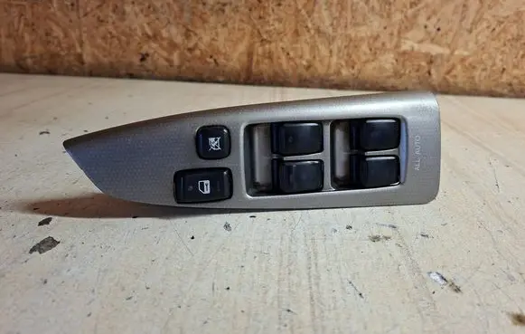 Toyota Corolla Verso E121 Electric window control switch 514569 84040 13080