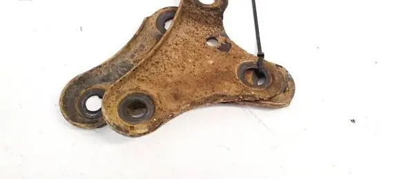 Subaru B9 Tribeca Engine mounting bracket 