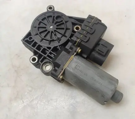 Audi A4 S4 B5 8D Front door window regulator motor 0130821787 20033000632