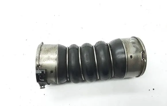 BMW 5 F10 F11 Intercooler hose/pipe 8513451