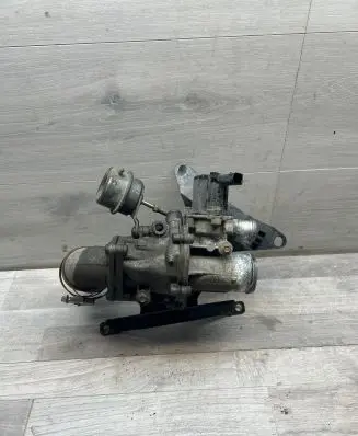 Land Rover Discovery 4 - LR4 Other engine bay part 1045175S01 111T258 70220704