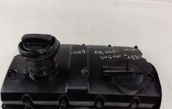Volkswagen Golf IV Rocker cam cover 038103469M