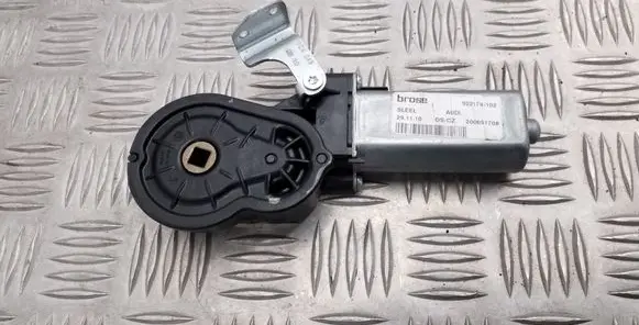 Volkswagen PASSAT B7 Seat adjustment motor 