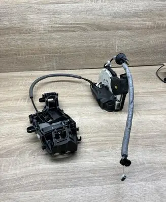Skoda Octavia Mk3 (5E) Front door lock 5E2837015 0107285940