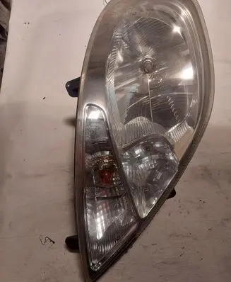 Opel Vivaro Headlight/headlamp 8200701366