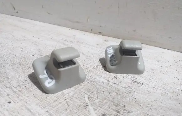 Volkswagen PASSAT B6 Sun visor clip/hook/bracket 1K0857561A