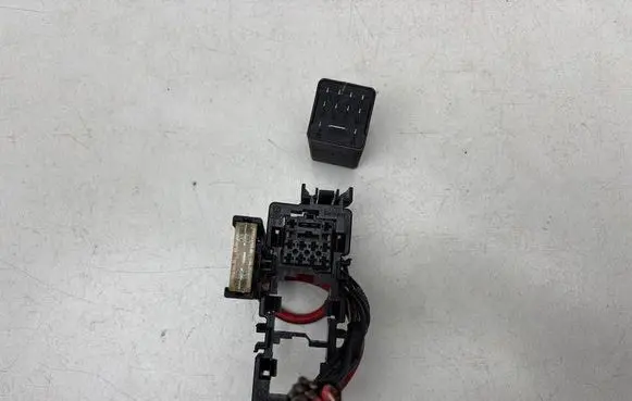 Audi A6 S6 C6 4F Glow plug pre-heat relay 4E0907282A 0281003029 639