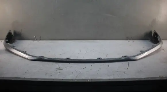 Front bumper lip