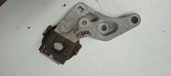 Opel Vivaro Engine mount bracket 112841374R