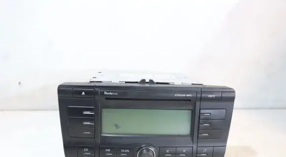 Skoda Octavia Mk2 (1Z) Radio/GPS head unit trim 