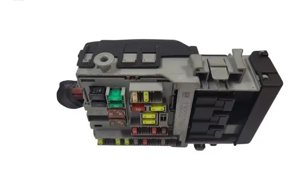Opel Insignia A Fuse module 13222786