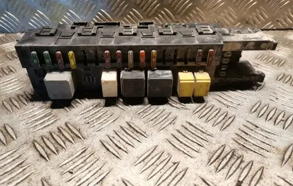 Mercedes-Benz C W203 Fuse box set 2035453801